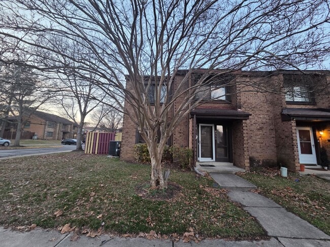 8351 Canning Ter in Greenbelt, MD - Foto de edificio - Building Photo