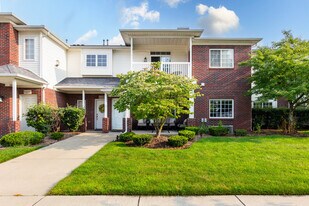 5439 Twin Oaks Dr, Unit 5439 Twin Oaks in Sterling Heights, MI - Building Photo
