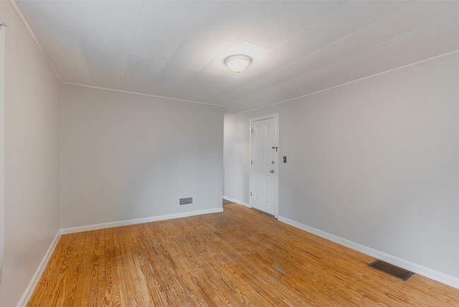 201 14th St, Unit #3 in Winona Lake, IN - Foto de edificio - Building Photo