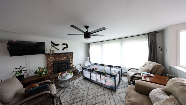 911 NW Hiyu Dr in Oak Harbor, WA - Building Photo - Building Photo