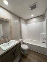 125 S Manor St in Oxford, MI - Building Photo