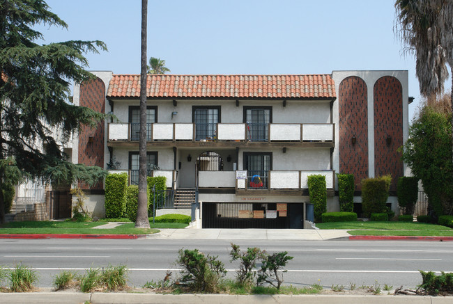 16731 Sherman Way in Van Nuys, CA - Building Photo - Building Photo