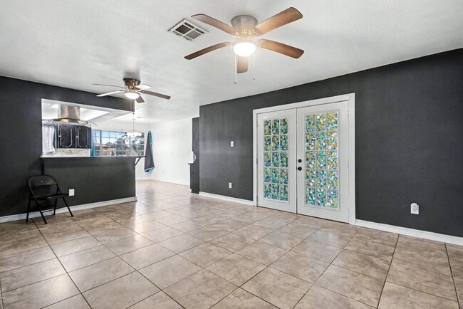 property at 5001 Glenhaven Dr