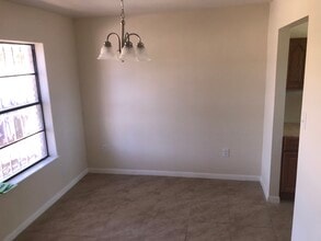 1301 E Lyon St in Laredo, TX - Building Photo - Building Photo