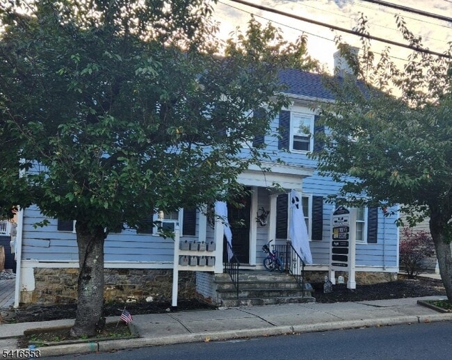 property at 20 Leigh St