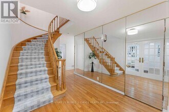 2250 Kenbarb Rd in Mississauga, ON - Building Photo - Building Photo