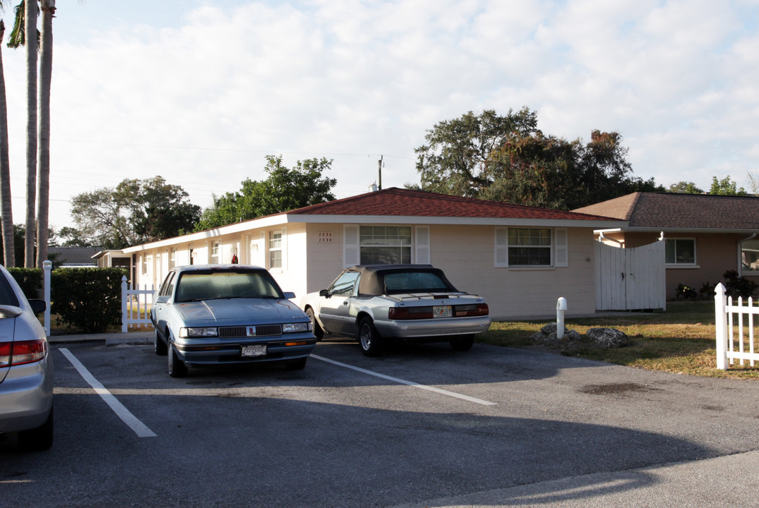 2040 Sandrala Dr in Sarasota, FL - Building Photo