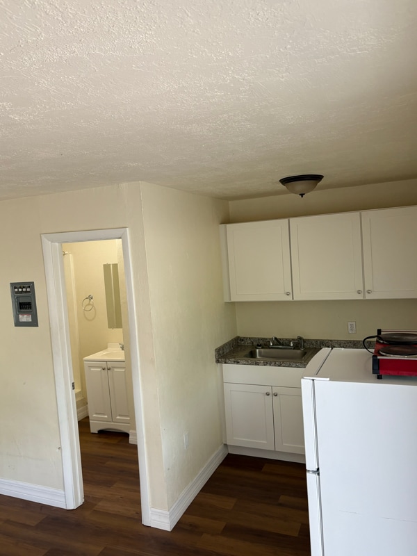 7590 Marx Dr in North Fort Myers, FL - Building Photo - Building Photo