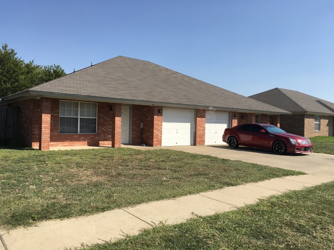 3300 Toledo Dr in Killeen, TX - Foto de edificio - Building Photo