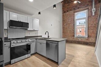 266 E Michigan Ave, Unit 402 in Kalamazoo, MI - Building Photo - Building Photo