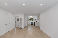 336 W Wilson Ave in Glendale, CA - Building Photo - Interior Photo