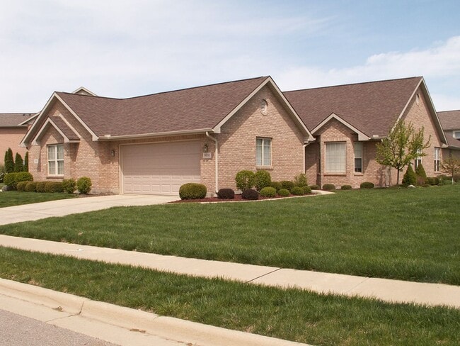 902 Jasmine Dr in Troy, OH - Building Photo - Building Photo