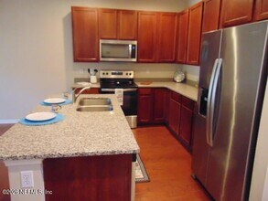 450 Honeycomb Way in Jacksonville, FL - Foto de edificio - Building Photo