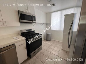 16117 W Sunset Blvd in Los Angeles, CA - Building Photo - Building Photo