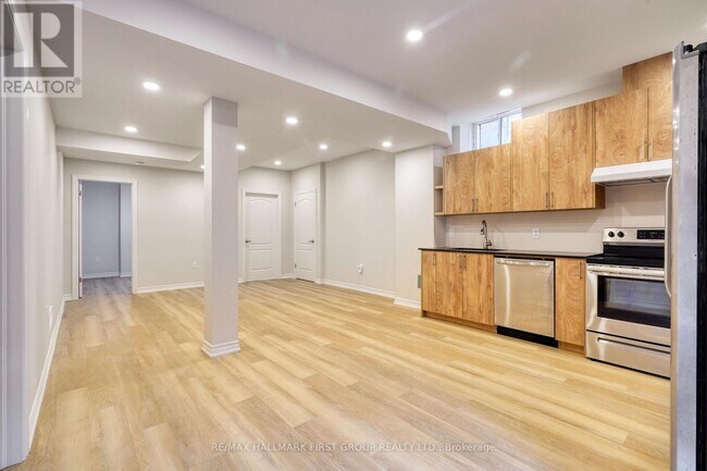 136 Milby Cres in Bradford West Gwillimbury, ON - Building Photo - Building Photo