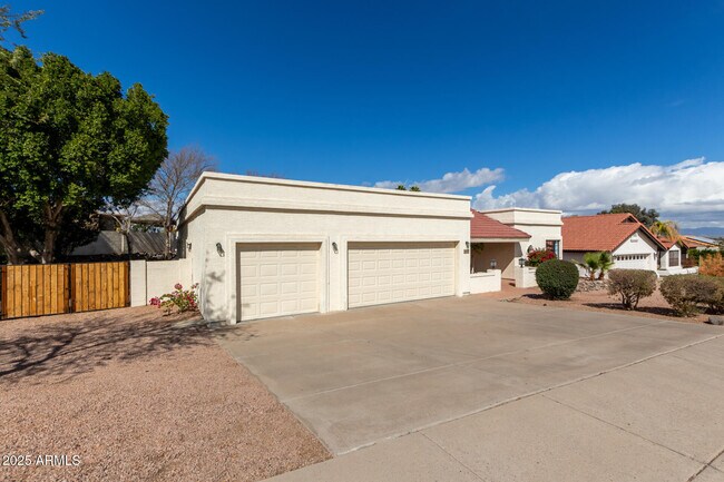 15602 N 19th St in Phoenix, AZ - Building Photo - Building Photo