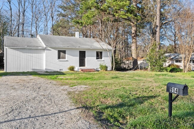 914 Ranch Farm Rd in Raleigh, NC - Foto de edificio - Building Photo