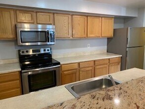 4410 Pembrook Village Dr in Alexandria, VA - Building Photo - Building Photo