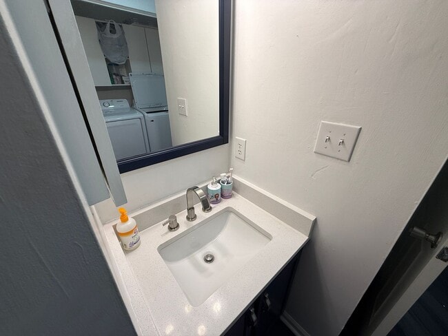 8183 Cedar Glen Dr in Charlotte, NC - Building Photo - Building Photo