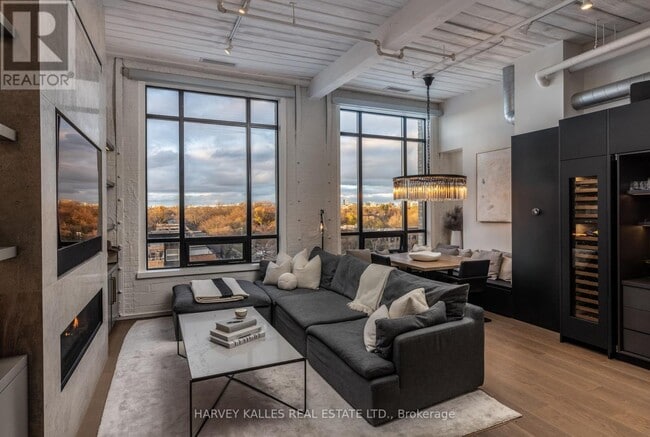 993 Queen St W in Toronto, ON - Building Photo - Building Photo