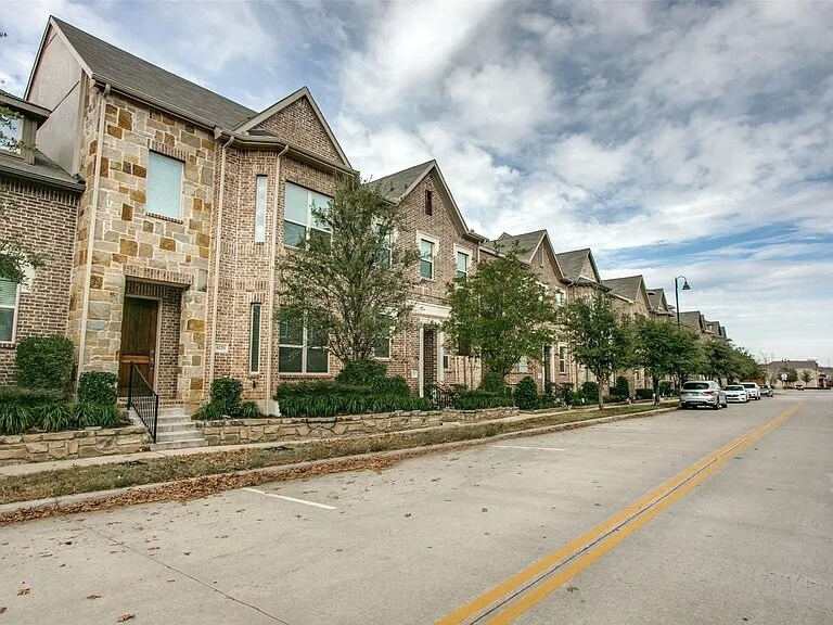 4229 Broadway Ave in Flower Mound, TX - Building Photo