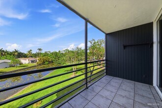 121 Royal Pk Dr, Unit 3A in Oakland Park, FL - Foto de edificio - Building Photo