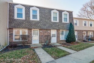 1696 Shamrock Ct in Aurora, IL - Building Photo