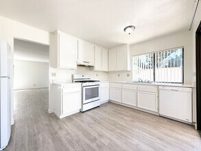 136 Avenida Las Brisas in Oceanside, CA - Building Photo - Building Photo