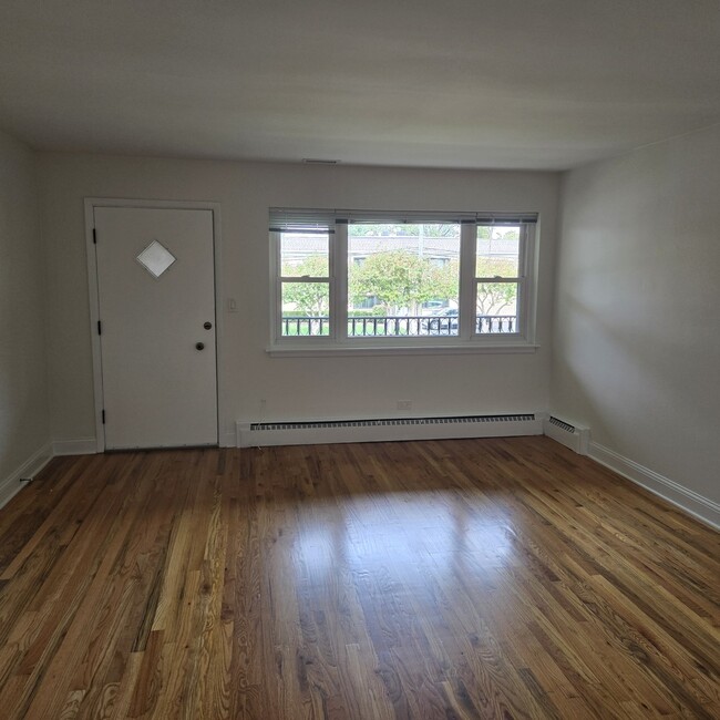 1817 W Touhy Ave in Park Ridge, IL - Foto de edificio - Building Photo