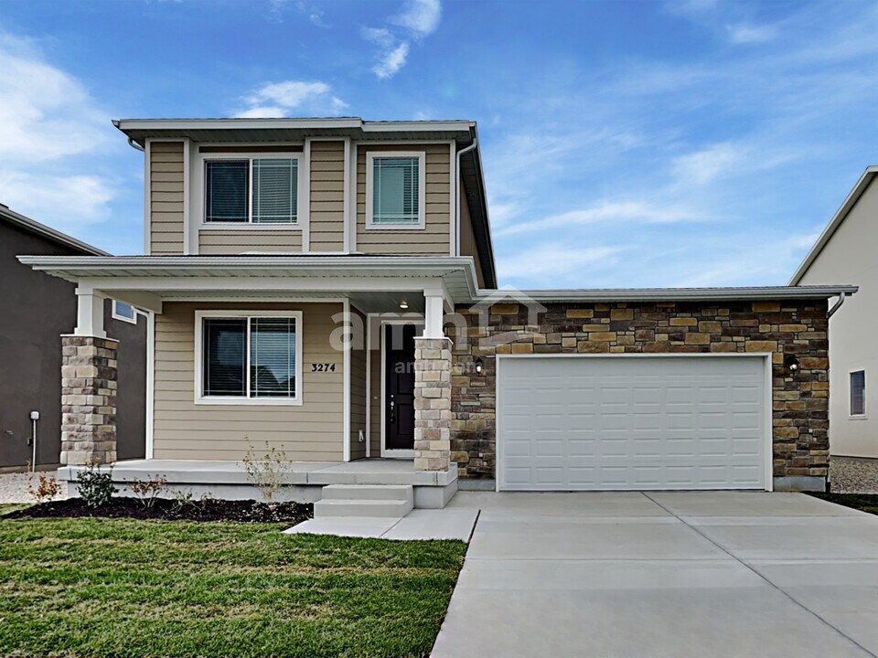 3274 Fields Ave in Syracuse, UT - Building Photo