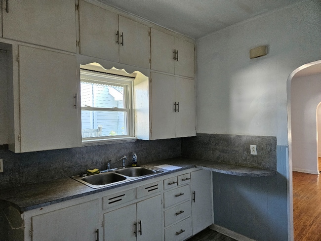 1010 Woodsdale Ave in Toledo, OH - Building Photo - Building Photo