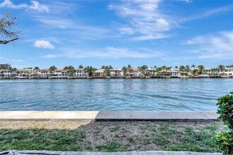 2200 S Ocean Dr in Hollywood, FL - Foto de edificio - Building Photo