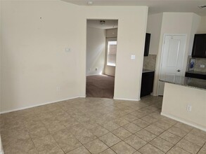 260 Circle Wy in Jarrell, TX - Foto de edificio - Building Photo