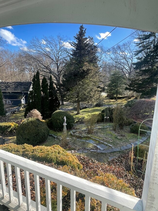 856 Boston Post Rd, Unit Apt1 in Madison, CT - Building Photo - Building Photo