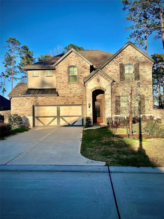 148 Gray Pne Grv in Willis, TX - Foto de edificio