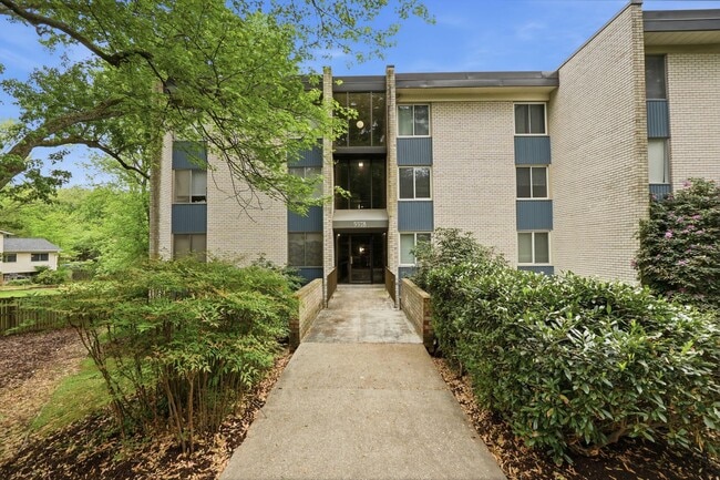5578 Burnside Dr in Rockville, MD - Building Photo - Building Photo