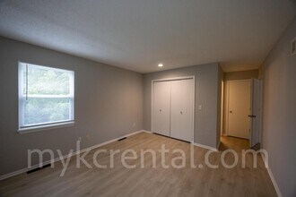 6441 Hallet St in Shawnee, KS - Foto de edificio - Building Photo