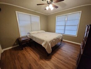 701 Grigsby Ave in Port Neches, TX - Foto de edificio - Building Photo