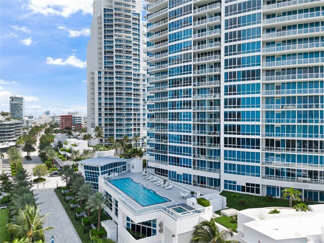 100 S Pointe Dr, Unit 1102/03 in Miami Beach, FL - Building Photo - Building Photo