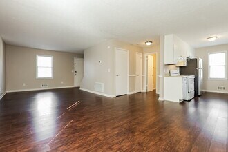 4711 Pebble Ct in Buford, GA - Foto de edificio - Building Photo