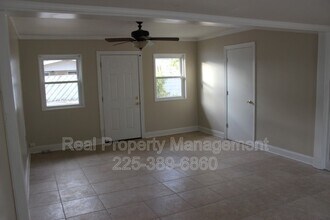 2156 Seracedar St in Baton Rouge, LA - Building Photo - Building Photo