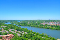 Rosslyn Towers in Arlington, VA - Foto de edificio - Building Photo