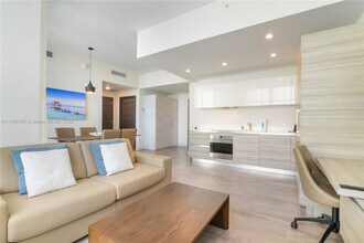777 N Ocean Dr in Hollywood, FL - Building Photo - Building Photo