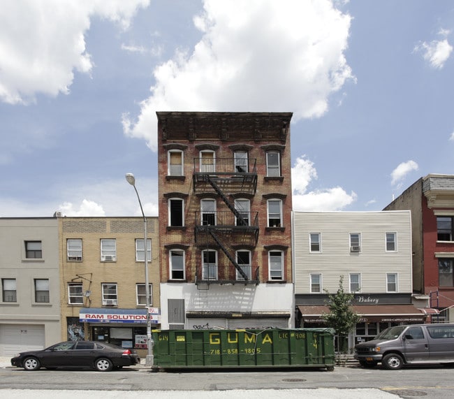 473 Grand St in Brooklyn, NY - Building Photo - Building Photo