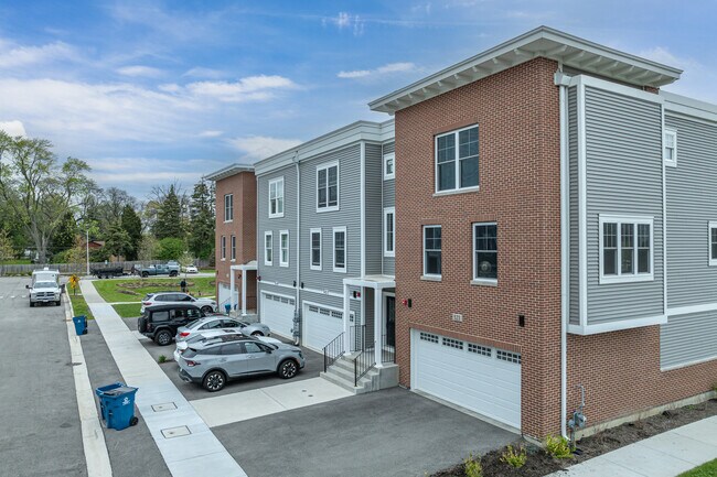 502 Highland Pky in Itasca, IL - Building Photo - Building Photo