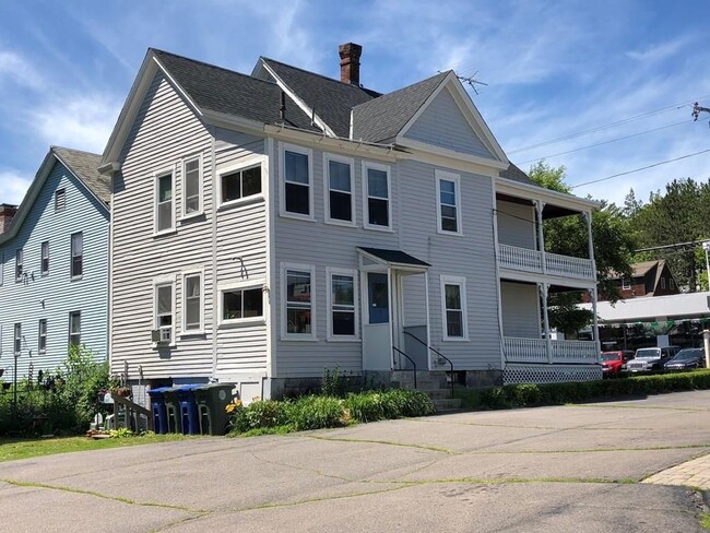 214 Central St, Unit Unit 2 in Leominster, MA - Building Photo - Building Photo