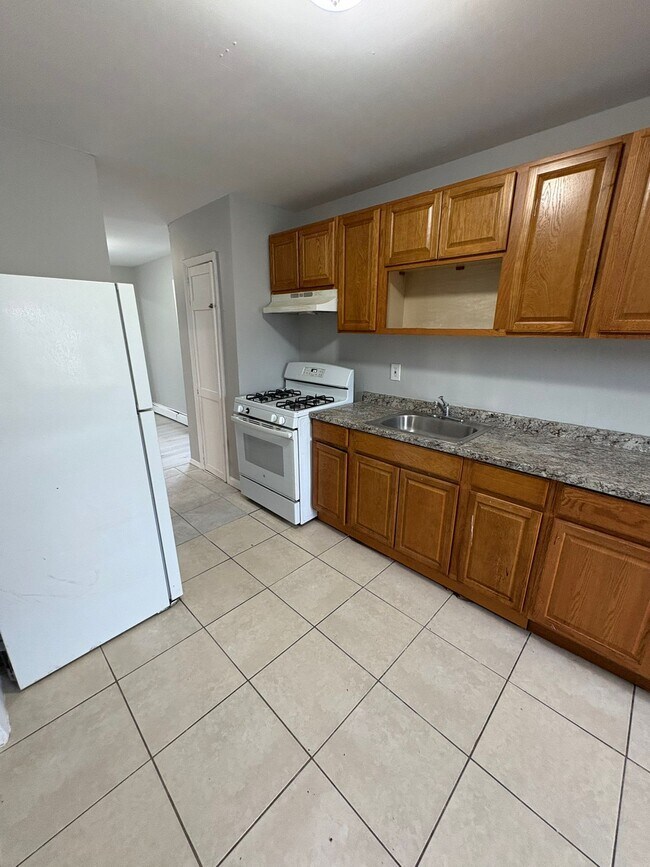 1031 Magnolia Ave, Unit 3 in Elizabeth, NJ - Building Photo - Building Photo