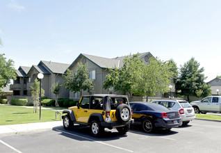 Sierra Hills Apartments in Clovis, CA - Building Photo - Building Photo