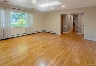 48 Bayberry Ave in Garden City, NY - Building Photo - Building Photo