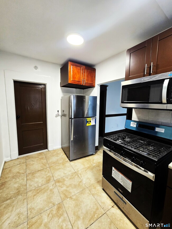 203 Cooke St in Waterbury, CT - Building Photo - Building Photo